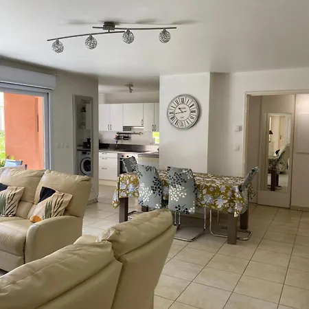 Apartment Spacieux T3 A Raphael Saint-Raphael (Var)